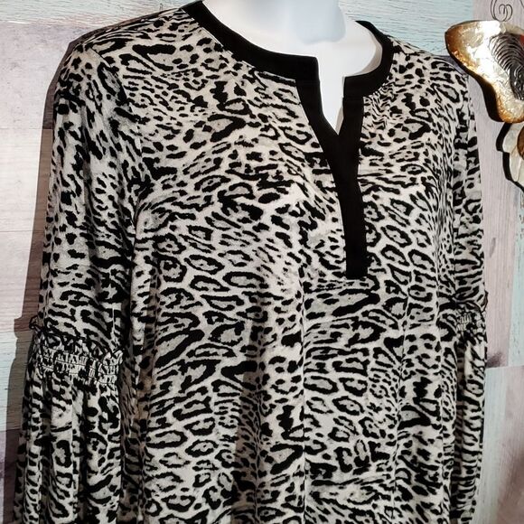 Cato Black Gray Animal Print Ruffle Sleeve VNeck Popover Blouse Shirt Sz L 723 - Picture 3 of 8